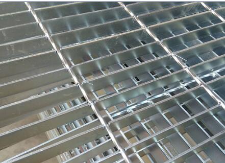 鍍鋅格柵板在使用中主要具備哪些優(yōu)點